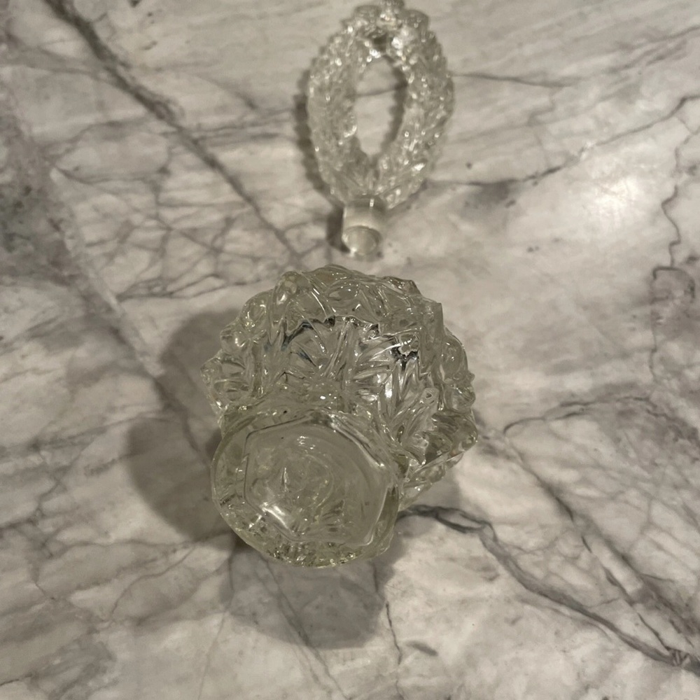 Elegant Clear vintage decorative crystal  Glass Perfume Bottle - Picture 2 of 3